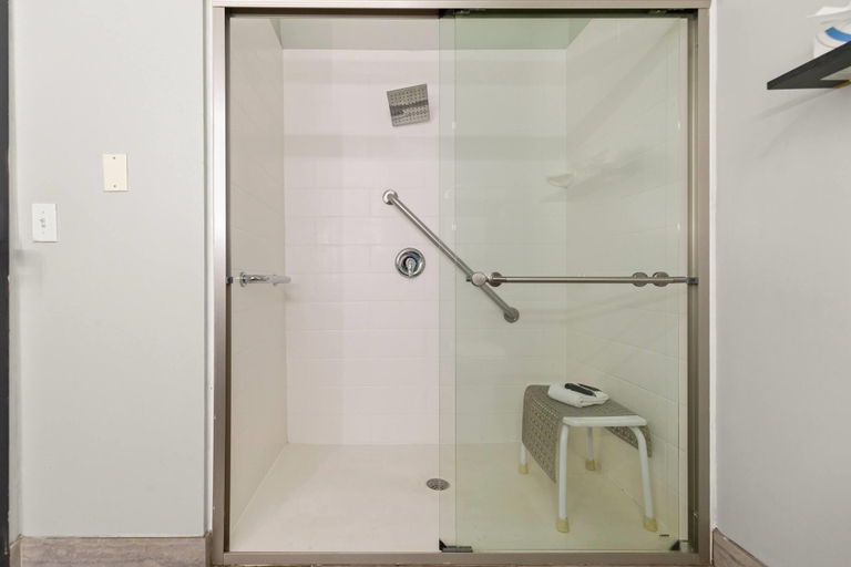 Bathroom 4, Wingate by Wyndham Humble/Houston Intercontinental Airport, Houston