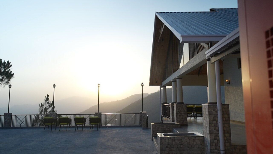 Exterior & Views