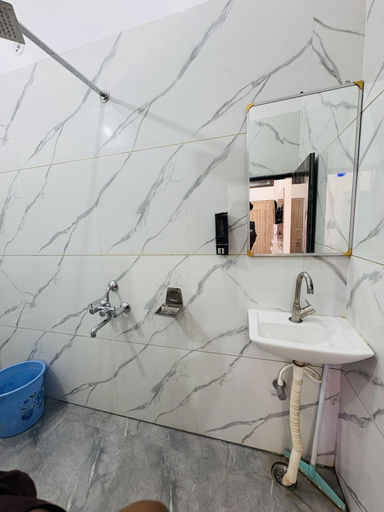 Bathroom 4, Shri Radhe Radhe Paying Guest House, Faizabad