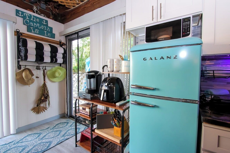 Others 5, The Sunburst Oasis, Pinellas