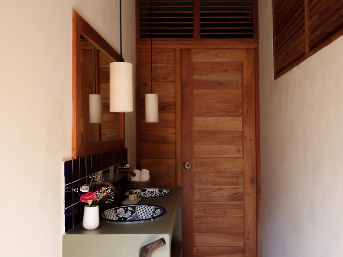 Bathroom 5, Cocolia Hotel, Dist. Pochutla
