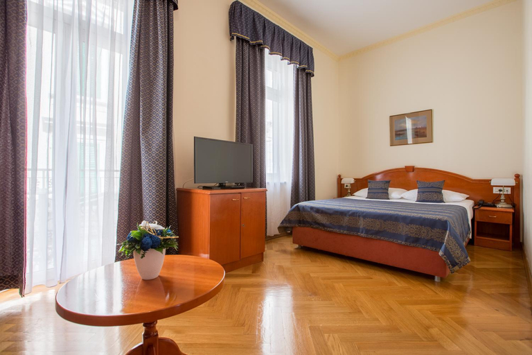 Bedroom 3, Hotel Galeb, Opatija/Veprinac