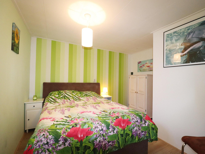 Bedroom 2, Holiday Home in Donkerbroek near Forest Trails, Ooststellingwerf