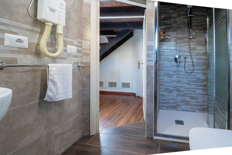 Bathroom 5, In Trastevere House, Rome