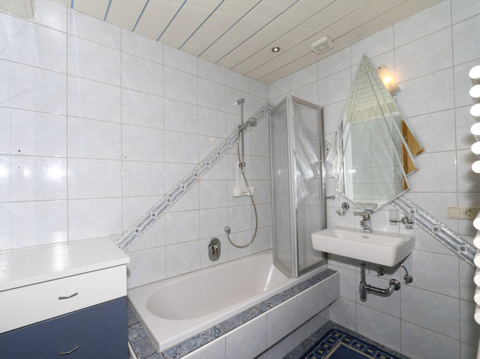 Bathroom 3, Chalet in Mayrhofen near Ski Slopes, Schwaz