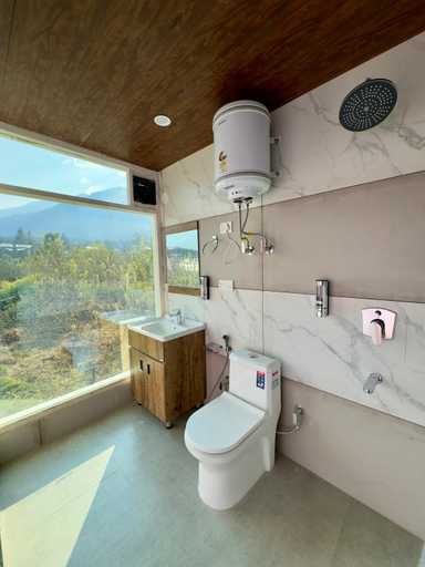 Bathroom 4, Baekar Stays, Kullu