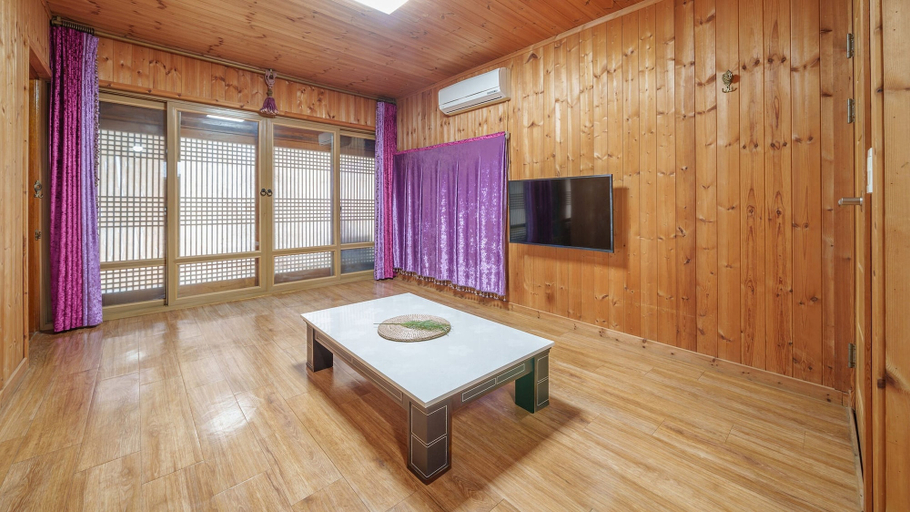 Bedroom 2, Gyeongju Silla Palace Pension, Gyeongju