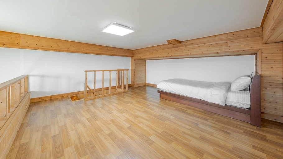 Bedroom 2, Yeongheungdo Rainbow Ocean View Pension, Ongjin