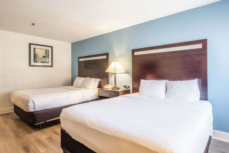 Bedroom 3, Quality Inn Near Mammoth Mountain Ski Resort, Mono