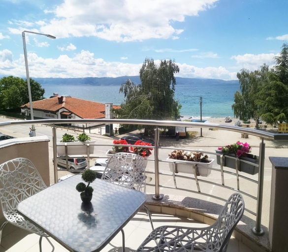 Others 4, Villa Nika