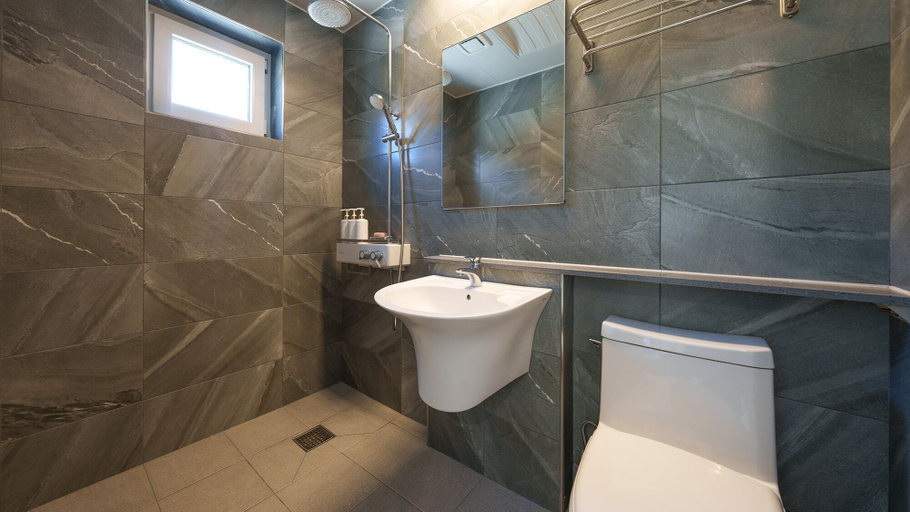 Bathroom 3, Yeosu Jangsuri Poolvilla&spa Pension, Yeosu