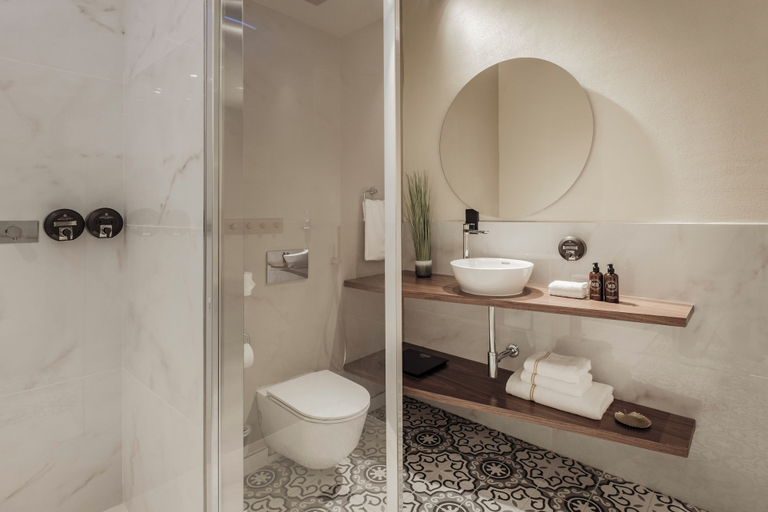 Bathroom 4, 1926 La Galerie Boutique Art Suites