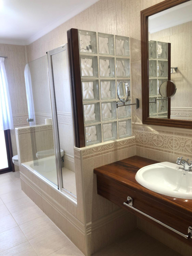 Bathroom 4, La Parada del Cid, Burgos
