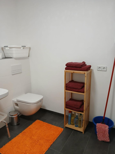 Bathroom 2, Bei Charlotte, Sonneberg