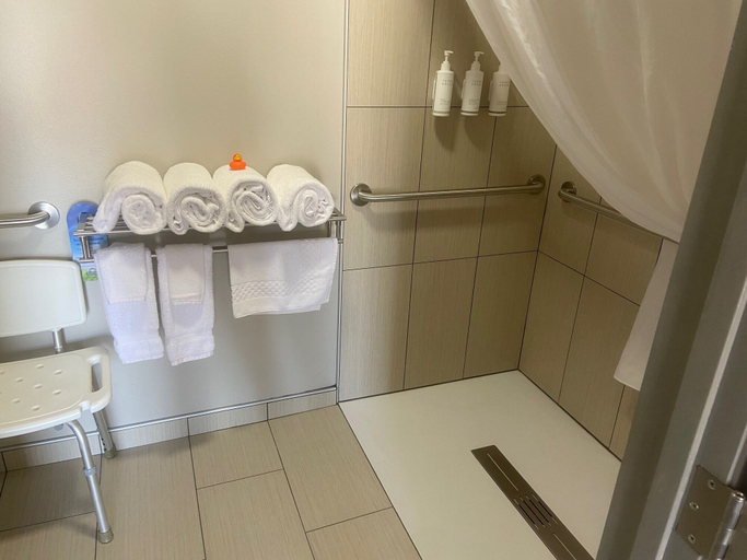 Bathroom 4, Days Inn by Wyndham Worland, Washakie