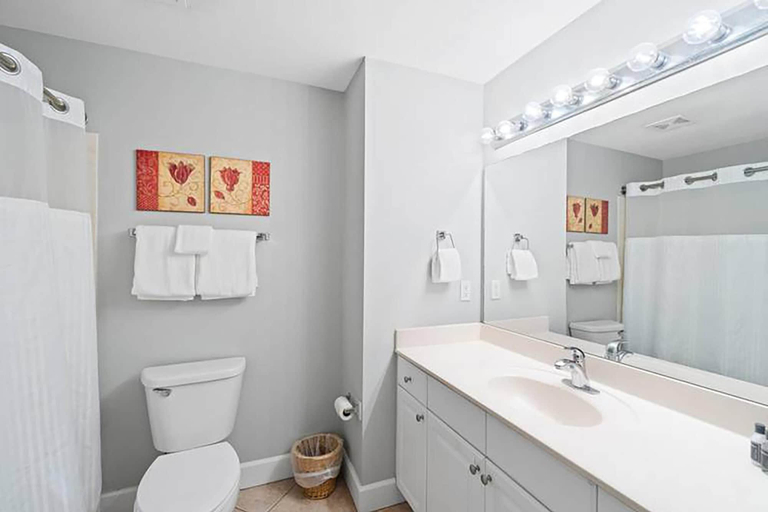 Bathroom 3, Tidewater 716, Bay