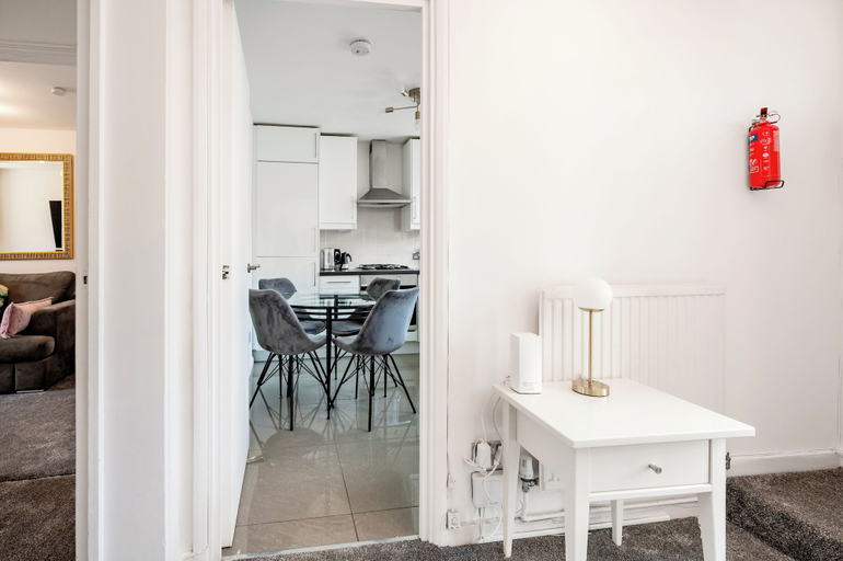 Others 5, Spacious London stay -3 Bedroom property, London