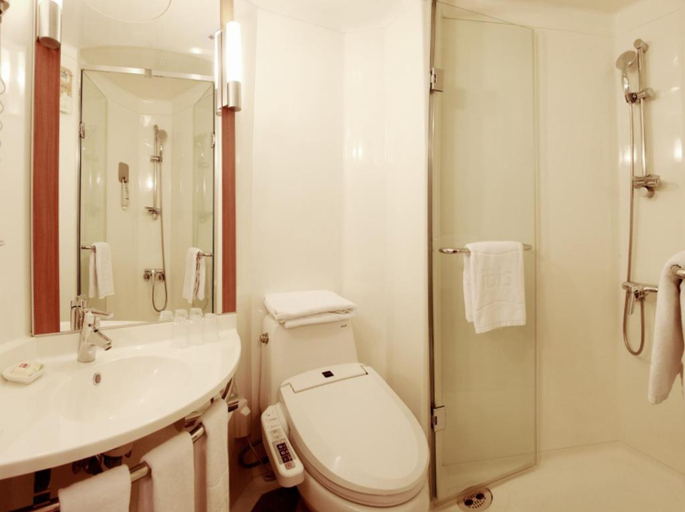 Bathroom 3, ibis Ambassador Seoul Insadong, Jongno