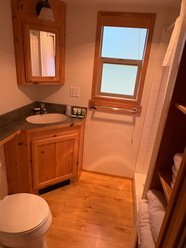 Bathroom 3, Willamette Pass Inn Chalets, Klamath