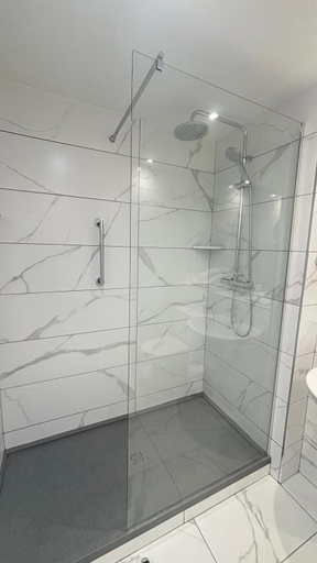 Bathroom 3, Killarney Court Hotel