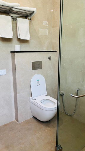 Bathroom 2, Hotel Sunbird, Bharatpur
