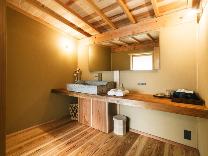 Bathroom 3, RITA IZUMO HIRATA, Izumo