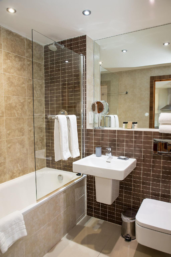 Bathroom 3, Le Grove Serviced Apartments, Hertfordshire