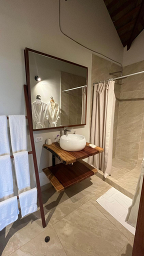 Bathroom, Sachakuna Resort, San Martín