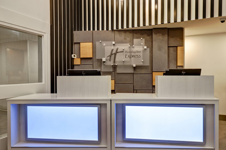 Public Area 3, Holiday Inn Express WHITBY OSHAWA, Durham