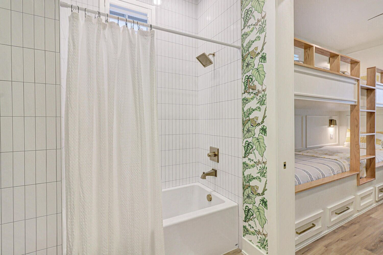 Bathroom 4, Lime in the Coconut 206 LAK, Nueces