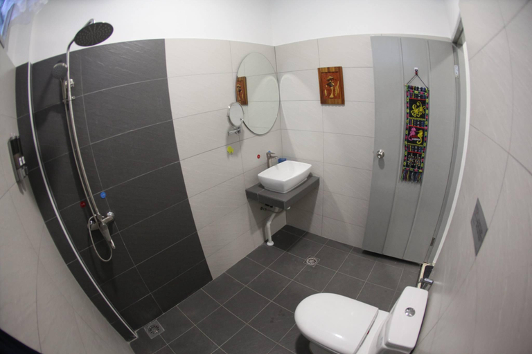 Bathroom 3, Come Inn Homestay 1379, Miri