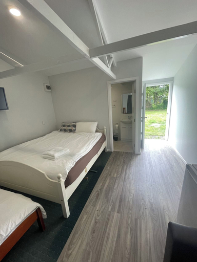Others 5, 2 Double 1 Sofa bed chalet unit B, Rotorua