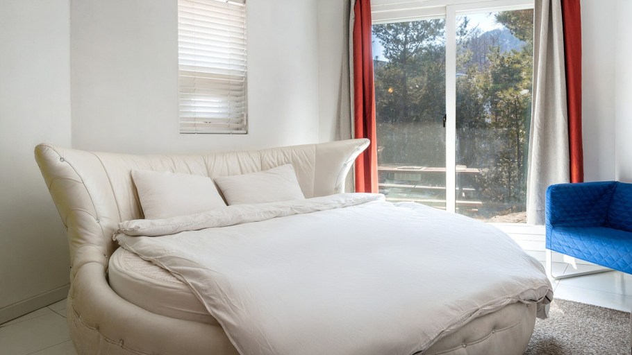 Bedroom 12