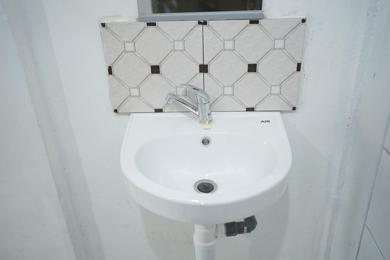 Bathroom, Getrudis Guesthouse, West Manggarai