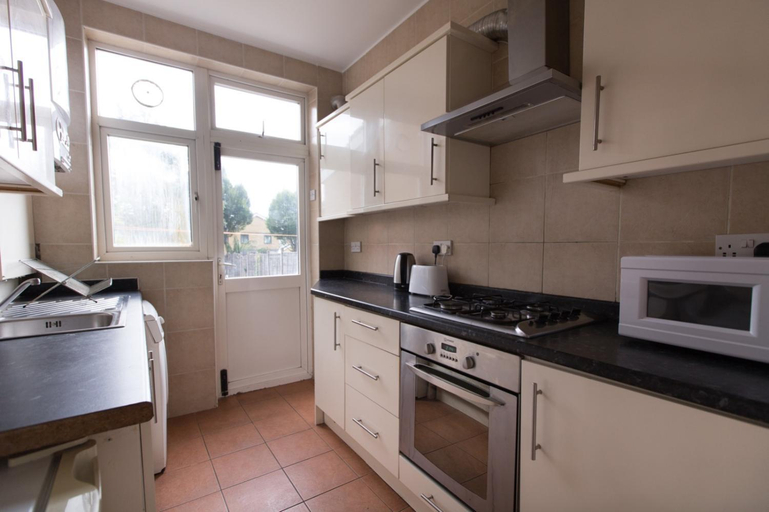 Others 3, Tooting Bec Rooms by PrimeCityHosts, London