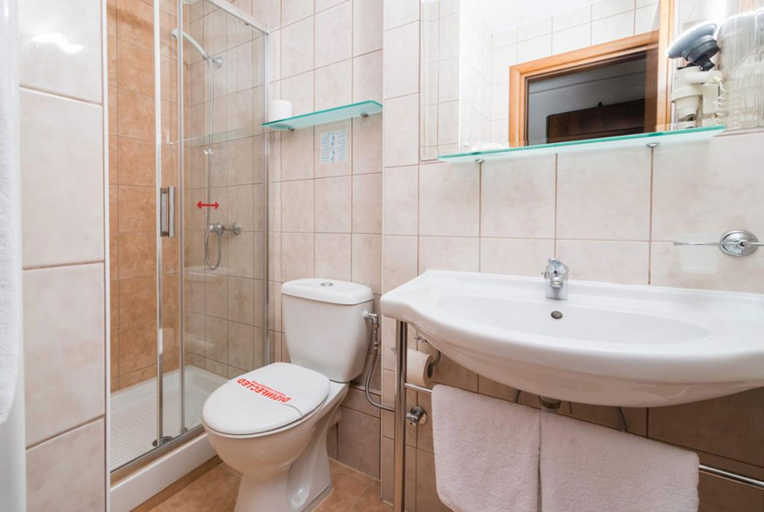 Bathroom 4, Hotel Europe, Central Macedonia