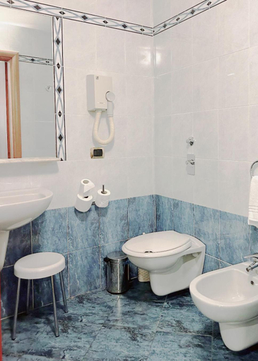 Bathroom 3, Hotel Vitruvio, Milano