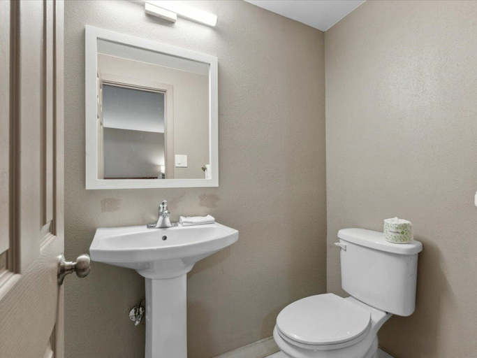 Bathroom 4, Edison Motor Lodge, Middlesex