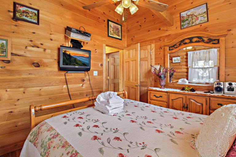 Bedroom 2, Alpine Ski Lodge by Jackson Mountain Rentals, Sevier