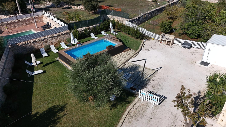 Others 3, Trulli Donna Isabella 2, Bari