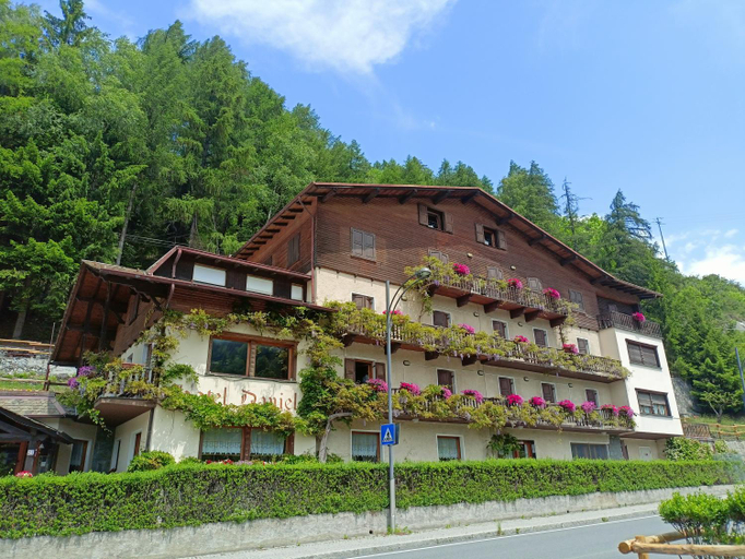 Others 3, Hotel Daniela, Sondrio