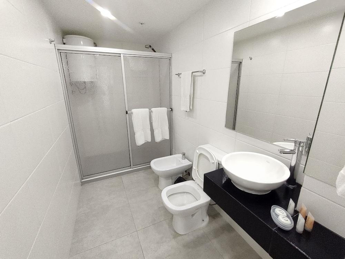 Bathroom 3, Quijano Hotel - Aparts & Suites, Montevideo