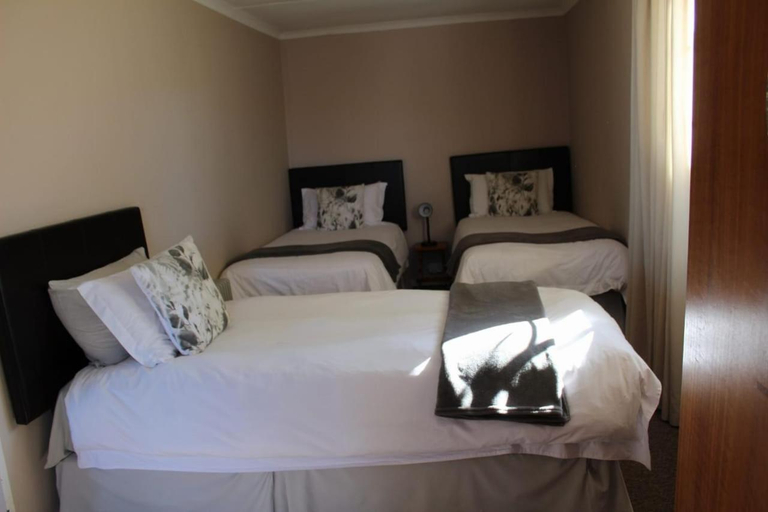 Bedroom 2, mountain shadows hotel, Chris Hani