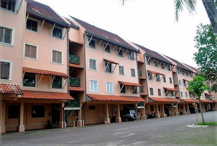 Exterior & Views
