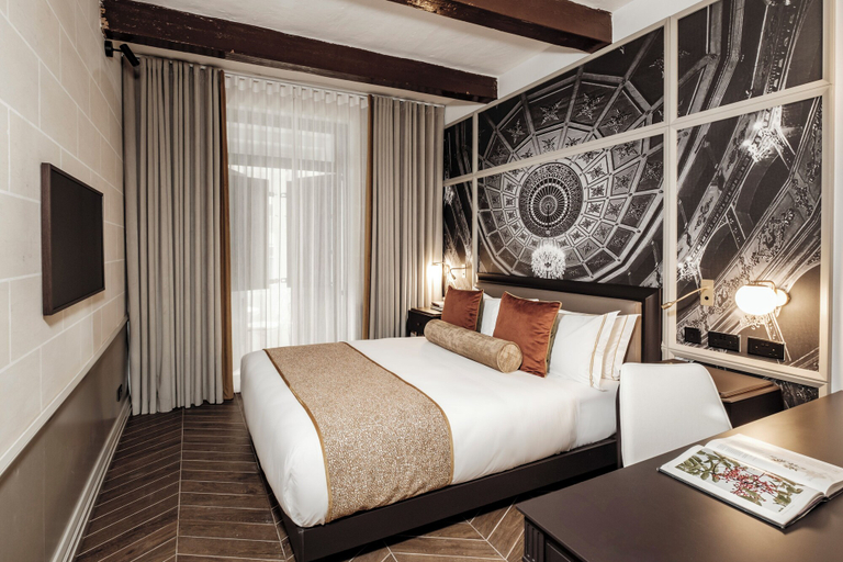 Bedroom 3, 1926 La Galerie Boutique Art Suites
