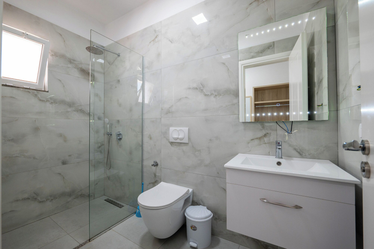 Bathroom 2, La Luna Resort, Sarandës