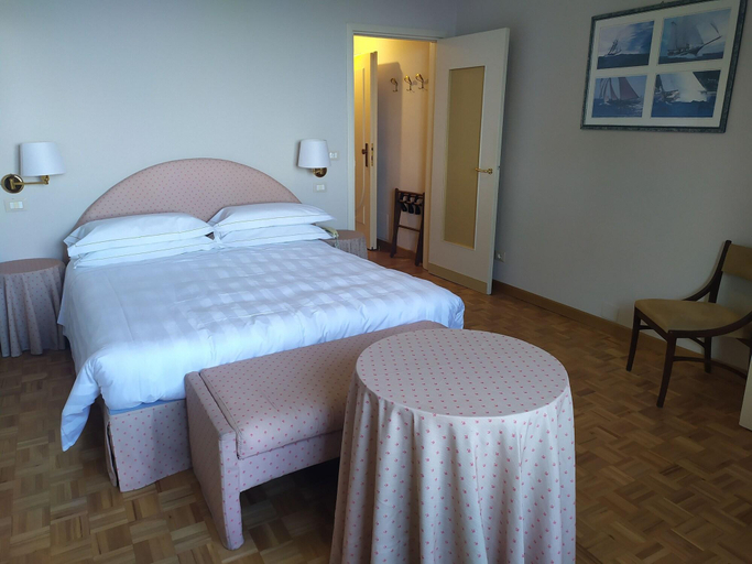 Bedroom 3, Diana Grand Hotel-NEW, Savona