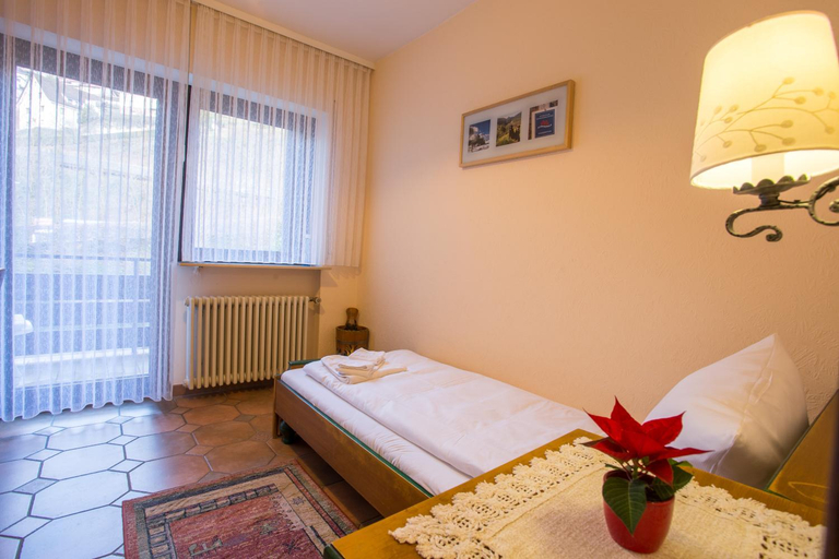 Bedroom 2, Hotel Hirsch, Ortenaukreis