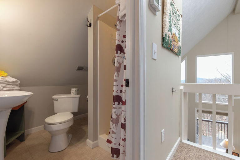 Bathroom, Kickback Kabin by Jackson Mountain Rentals, Sevier
