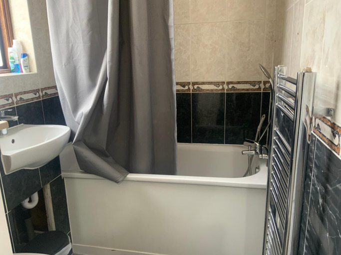 Bathroom 2, The London En-Suite, London